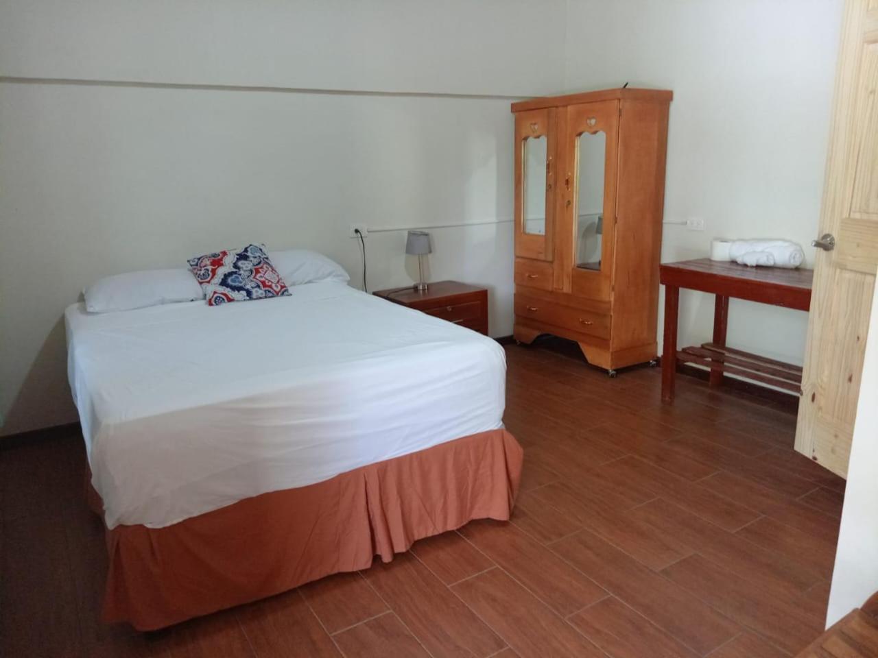Ibania Hostal Tamanique Bagian luar foto